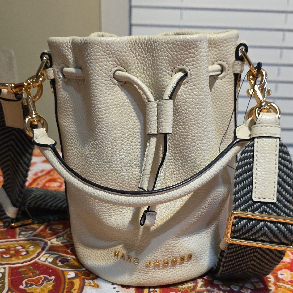 Marc Jacobs Cream Leather Drawstring Bucket Bag NwT New